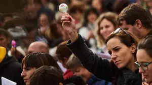 Las madres del IRPF señalan a Barkos y denuncian el "cerrojazo político" y sus "modos poco democráticos"