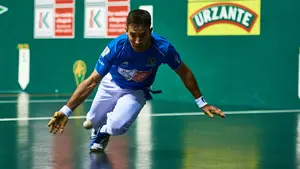 Derrota de la pareja Urrutikoetxea - Larunbe que suman una sola victoria en cinco jornadas del torneo