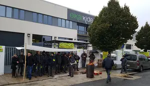 Los paros y movilizaciones de la plantilla Elkarkide por un convenio digno cumplen su d&eacute;cima jornada