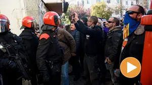 A punto de estallar: la crónica de una tensa mañana entre partidarios y detractores del acto de Alsasua