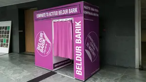 Abre en Pamplona un fotomatón para retratarse contra el maltrato: la nueva campaña por la igualdad