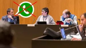 Anular un pleno por WhatsApp no es válido: los tribunales 'abroncan' al alcalde del Valle de Egüés