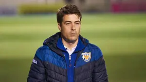 El Izarra merece más, pero falla sus ocasiones y se deja dos puntos de oro ante el CD Vitoria