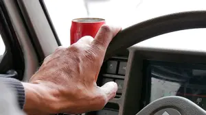 Muere atropellado un hombre de 46 años tras caerse de una furgoneta cuando viajaba de 'polizón'