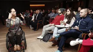 La nadadora paralímpica Teresa Perales destaca la cultura del "esfuerzo" y la "vitalidad" en Pamplona