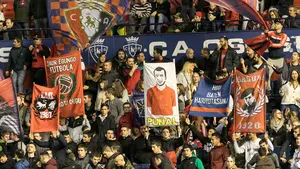 Otra gran multa a Osasuna por permitir el despliegue de pancartas en la zona del grupo "Indar Gorri"