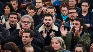 Rufián y Alsasua se unen en Pamplona para compartir su odio a España: “Jamás podréis robarles la dignidad”