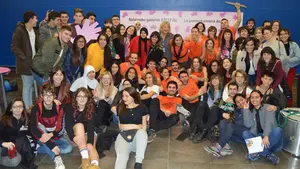 Los jóvenes marcan el camino: más de 100 personas participan en un encuentro contra la violencia hacia las mujeres