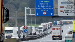 Frontera cortada: varios piquetes han cortado el paso a algunos vehículos entre Navarra y Francia