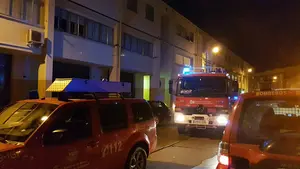 Una estufa origina un pequeño incendio en San Adrián: los habitantes del piso no han sufrido ningún daño
