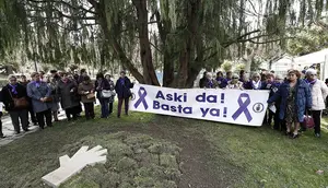 Burlada celebra un acto de "recuerdo y repulsa" en homenaje a dos vecinas asesinadas por violencia machista