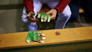 Los momentos más emocionantes del partidazo de parejas jugado en el frontón Labrit