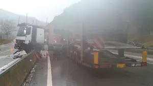 'Tijeretazo' en la autopista: cortan dos carriles de la AP-15 a la altura de Irurzun