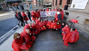 Navarra contra el SIDA: el Parlamento iluminará de rojo su fachada para concienciar sobre la prevención del VIH