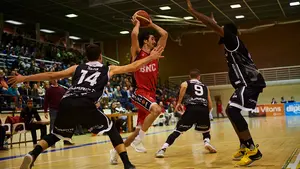 Los mejores instantes de la gran victoria del Basket Navarra en el pabellón Arrosadía