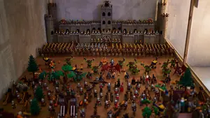 Pamplona se asoma a 20 mundos de fantasía: los clicks de Playmobil invaden el Baluarte