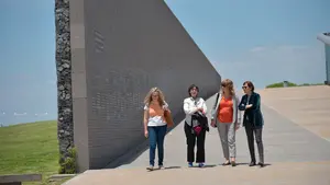 Barkos se pasea por el Centro Vasco en Buenos Aires y homenajea a las víctimas del terrorismo del Estado