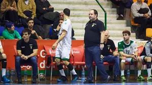 Iñaki Ániz, preocupado: “Ante el Ademar de León tenemos que mejorar la imagen y salir reforzados”