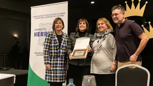 Barkos agradece a las APYMA de Herrikoa su esfuerzo para "arraigar" Skolae en la educación navarra