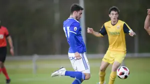 Un penalti muy protestado en el minuto 86 derrota al Izarra en su visita al filial del Real Oviedo