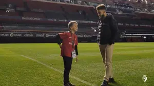 El entrañable gesto de Osasuna con Mikel, el niño con autismo al que no le dejaron jugar al fútbol