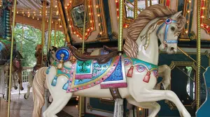 Una gran novedad por Navidad: instalan en Pamplona tres tiovivos en diferentes puntos de la ciudad