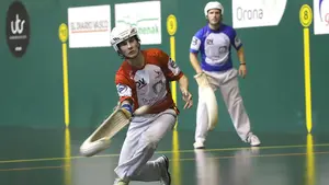Ya hay un navarro clasificado para jugar la gran final del torneo 50 aniversario del frontón Galarreta