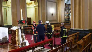 Desalojan la iglesia de la capilla de San Fermín en Pamplona después del repentino desmayo de dos personas