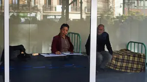 La parlamentaria díscola de Podemos Laura Pérez se mete en una celda para simular ser una etarra asesina