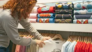 Más de 3.500 nuevos empleos: este es el perfil para contratar personal durante las rebajas en Navarra