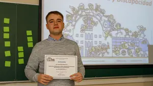 Un columpio inclusivo: la asociación Universidad y Discapacidad premia el trabajo de un estudiante de la UPNA