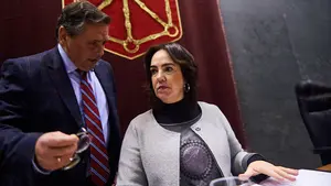 La presidenta del Parlamento de Navarra (Podemos) usó el coche oficial con chófer para irse de vacaciones
