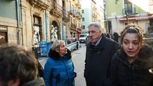 A cal y canto: Asirón supervisa las obras del cierre para evitar nuevas okupaciones en Rozalejo