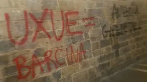Los okupas de Rozalejo pueblan de pintadas el Casco Viejo de Pamplona para protestar contra el desalojo