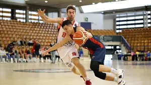 La cuarta consecutiva: el Basket Navarra vence al filial del Baskonia y sigue lanzado en la tabla