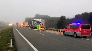 Un accidente entre dos camiones corta parte de la autopista de Navarra a la altura de Peralta