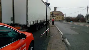 Sorprenden a un camionero al volante que acababa de fumarse un porro para "conciliar mejor el sueño"