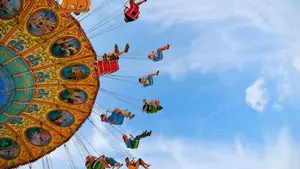 Peligrosa diversión: tres niños resultan heridos tras salir despedidos de atracción en una feria