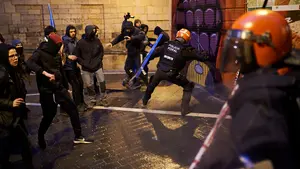 Cargas de la policía durante las protestas de los okupas en los alrededores de Rozalejo