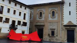 Banderazo defiende la enseña navarra en Villava, lugar "donde en numerosas ocasiones trató de colocarse la ikurriña"