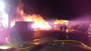 Alerta t&oacute;xica: un gran incendio crea una nube peligrosa para la salud que amenaza ya a tres municipios navarros