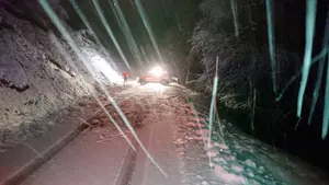 Atrapados en la nieve: una pareja de vizcaínos se queda 'atascada' en el puerto de Artesiaga en plena noche