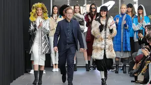 En la cima de la moda: un diseñador navarro y la Miss Mundo Amaia Izar abren la 'Madrid Fashion Week'