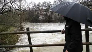 Pamplona desactiva la alerta ante la crecida del Arga, pero continúa vigilante por las fuertes rachas de viento