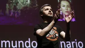 El escritor Gómez-Jurado, en Pamplona: "La literatura son mentiras que pueden estar llenas de verdad"