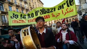 Movilizaci&oacute;n festiva en Pamplona para denunciar la precariedad tanto en el campo como en la ciudad