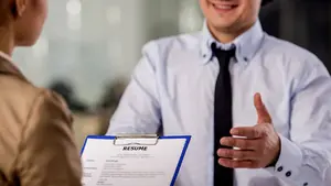 Detenido un hombre que realizaba entrevistas con niñeras menores de edad para luego abusar de ellas