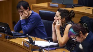 La guerra de Laura Pérez y Ainhoa Aznárez, a un paso de saltar del Parlamento a los juzgados