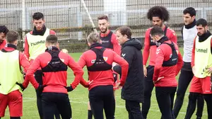 Jagoba Arrasate no da pistas del once titular ante el Granada en el último día del mercado de fichajes