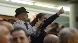 El espectacular ambiente del front&oacute;n Labrit de Pamplona en el campeonato de parejas